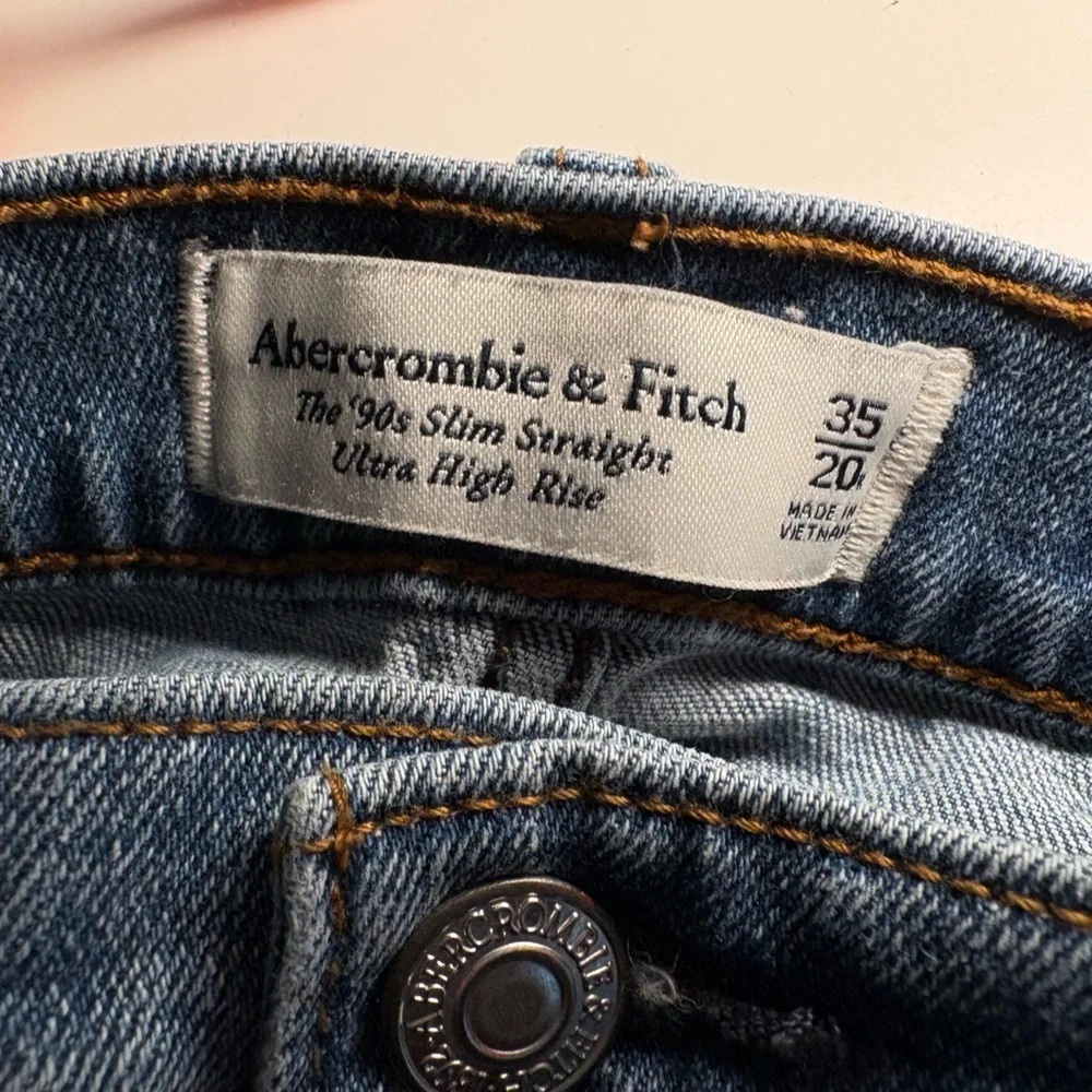 Abercrombie & Fitch The 90s Slim Straight Ultra High Rise Distressed Blue Jeans